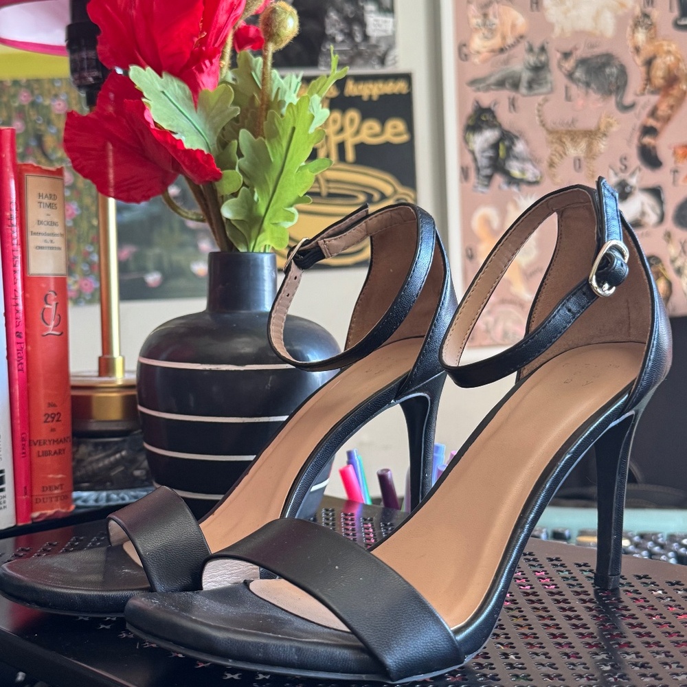 GLAM ANKLE STRAP SANDAL HEELS.